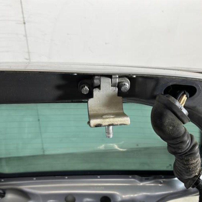 Malle/Hayon arriere VOLKSWAGEN POLO 4 Photo n°8