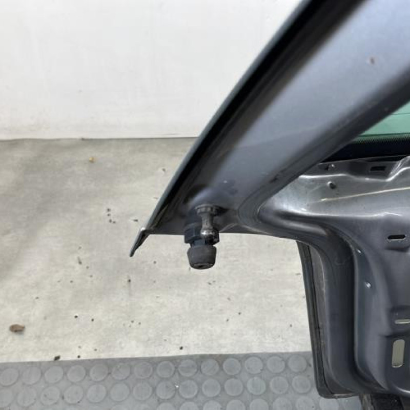 Malle/Hayon arriere VOLKSWAGEN POLO 4 Photo n°10