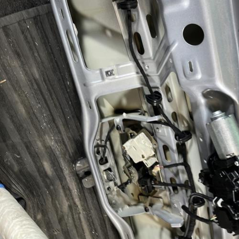 Malle/Hayon arriere VOLKSWAGEN POLO 4 Photo n°11