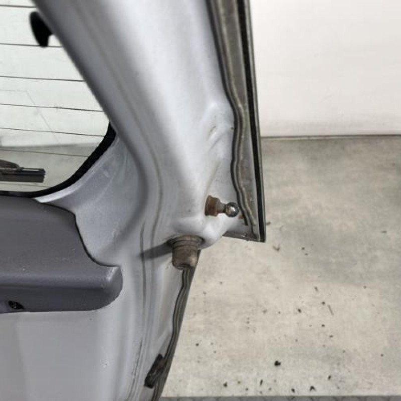 Malle/Hayon arriere HYUNDAI GETZ Photo n°8