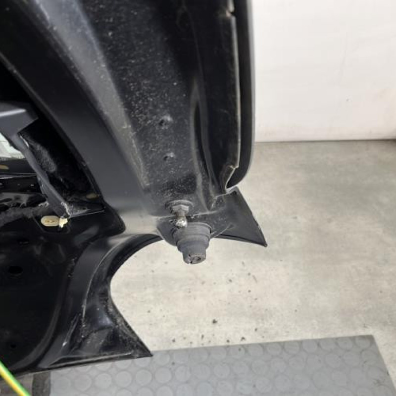 Malle/Hayon arriere PEUGEOT 208 1 Photo n°8