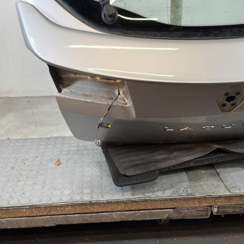 Malle/Hayon arriere RENAULT LAGUNA 3 Photo n°6