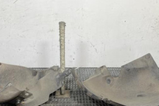 Pare boue avant gauche RENAULT CLIO 3 Photo n°1