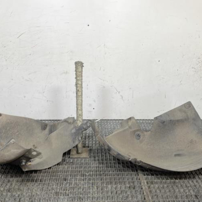 Pare boue avant gauche RENAULT CLIO 3 Photo n°1