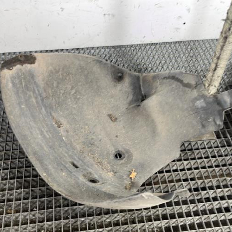 Pare boue avant gauche RENAULT CLIO 3 Photo n°3