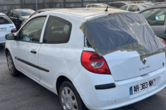 Pare boue avant gauche RENAULT CLIO 3