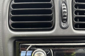 Pare boue avant gauche RENAULT CLIO 2