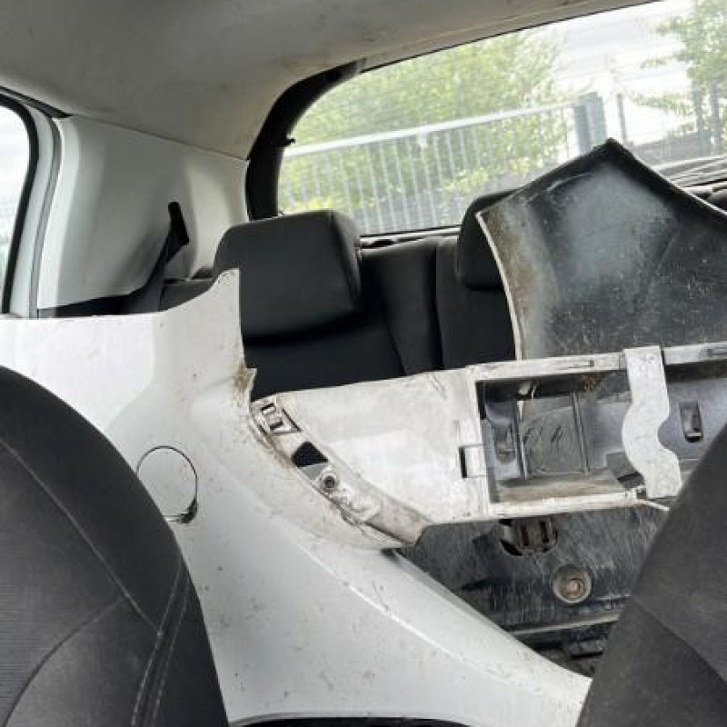 PEUGEOT 208 1 PHASE 1 1.4 HDI - 8V TURBO Photo n°8