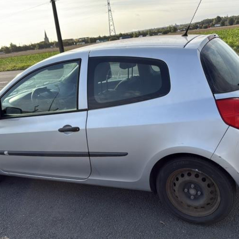 Pretensionneur de ceinture avant droit RENAULT CLIO 3 Photo n°10