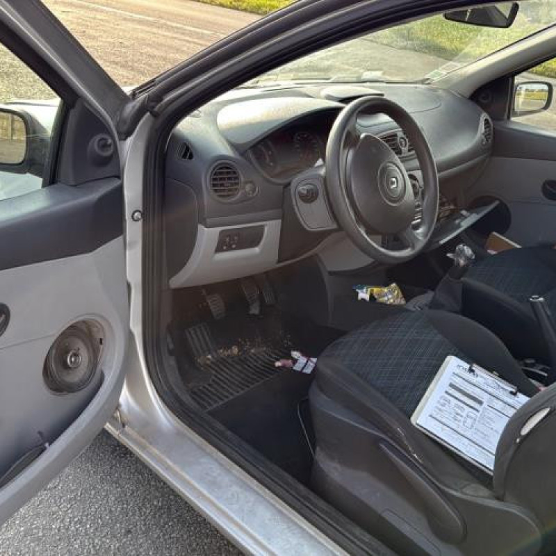 Pretensionneur de ceinture avant droit RENAULT CLIO 3 Photo n°13