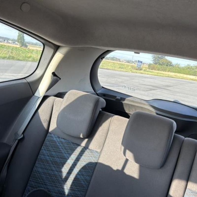 Pretensionneur de ceinture avant droit RENAULT CLIO 3 Photo n°14