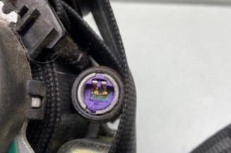 Pretensionneur de ceinture avant gauche VOLKSWAGEN GOLF 5