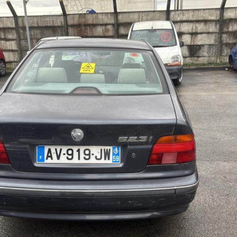 Anti brouillard gauche (feux) BMW SERIE 5 E39 Photo n°8