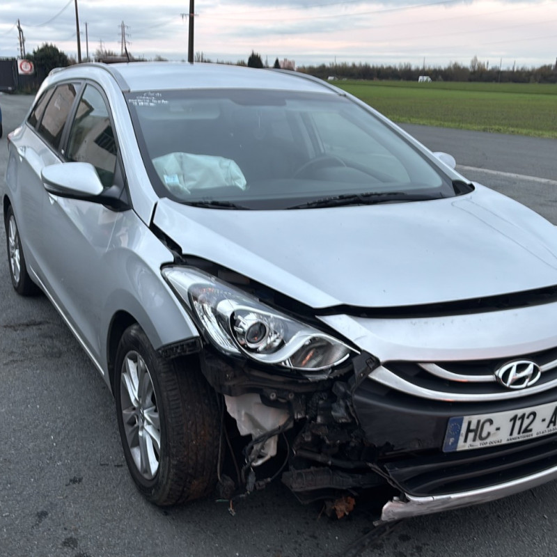 HYUNDAI I 30 2 PHASE 1 BREAK 1.6 CRDI - 16V TURBO Photo n°2