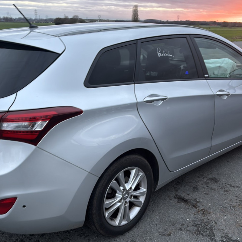 HYUNDAI I 30 2 PHASE 1 BREAK 1.6 CRDI - 16V TURBO Photo n°3