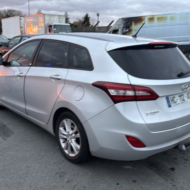 HYUNDAI I 30 2 PHASE 1 BREAK 1.6 CRDI - 16V TURBO Photo n°4