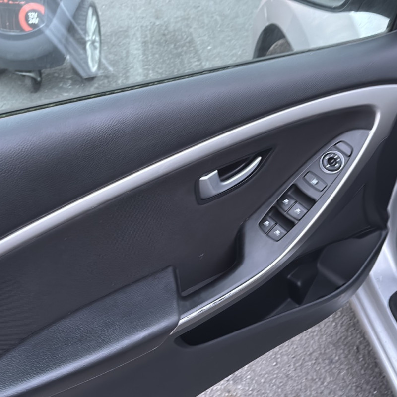 HYUNDAI I 30 2 PHASE 1 BREAK 1.6 CRDI - 16V TURBO Photo n°9