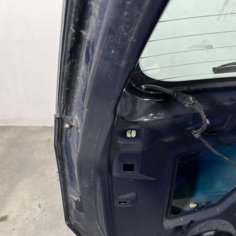 Malle/Hayon arriere FORD FUSION Photo n°9