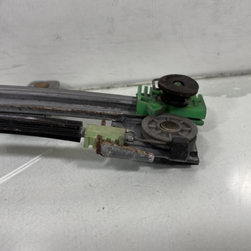 Leve vitre electrique avant gauche PEUGEOT 306 Photo n°4