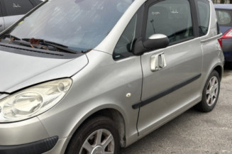 PEUGEOT 1007 1.4i - 8V Photo n°1