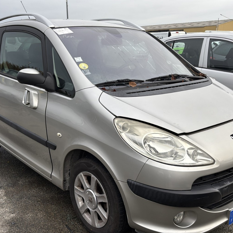 PEUGEOT 1007 1.4i - 8V Photo n°2