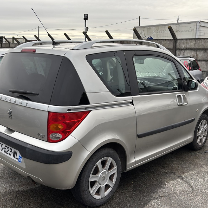 PEUGEOT 1007 1.4i - 8V Photo n°3