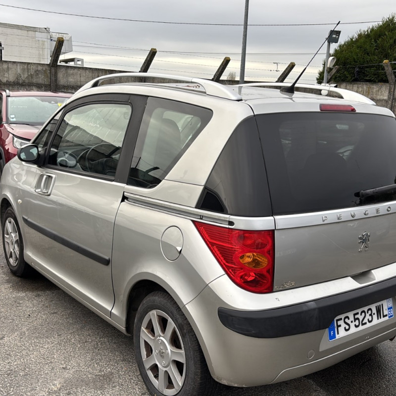 PEUGEOT 1007 1.4i - 8V Photo n°4