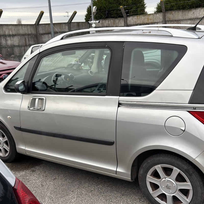 PEUGEOT 1007 1.4i - 8V Photo n°6