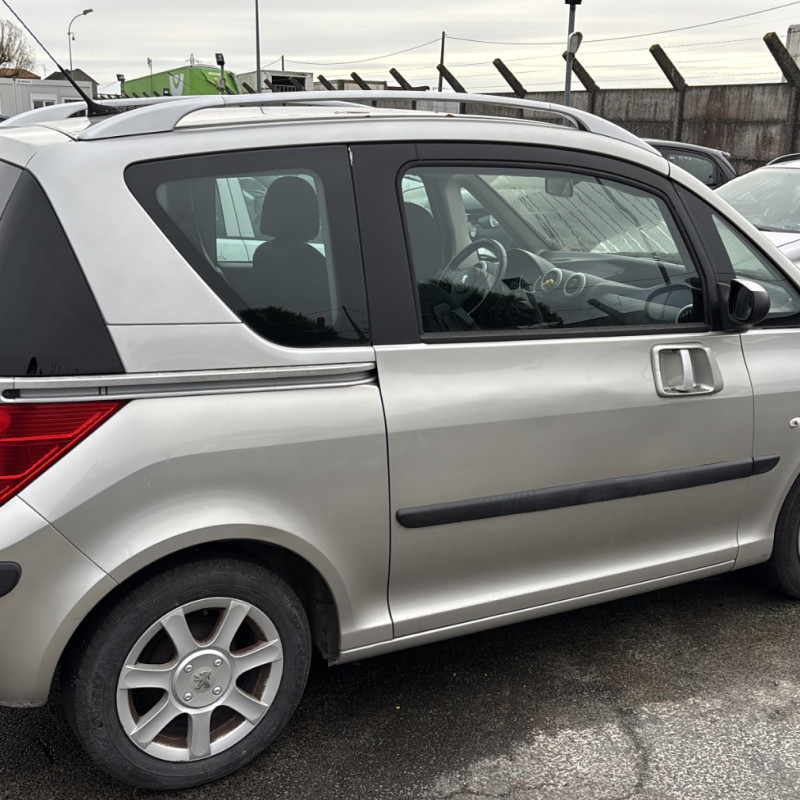 PEUGEOT 1007 1.4i - 8V Photo n°7