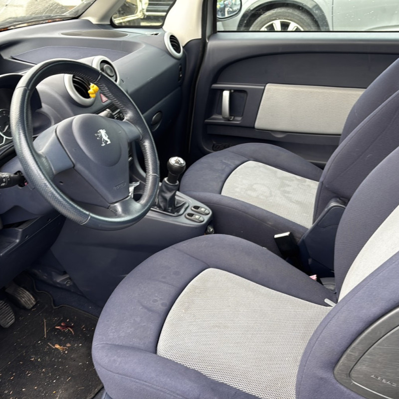 PEUGEOT 1007 1.4i - 8V Photo n°9