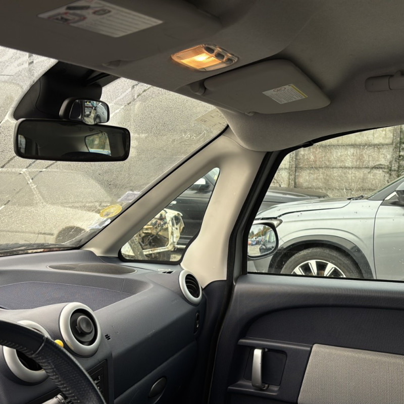 PEUGEOT 1007 1.4i - 8V Photo n°12