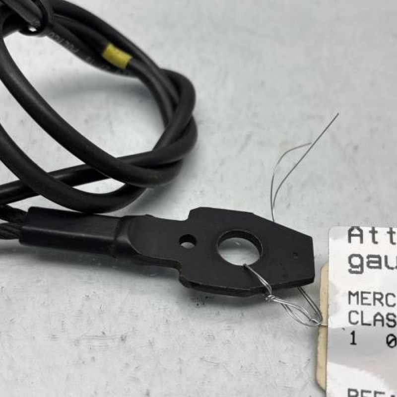 Attache ceinture avant gauche MERCEDES CLASSE C 203 COUPE SPORT Photo n°2