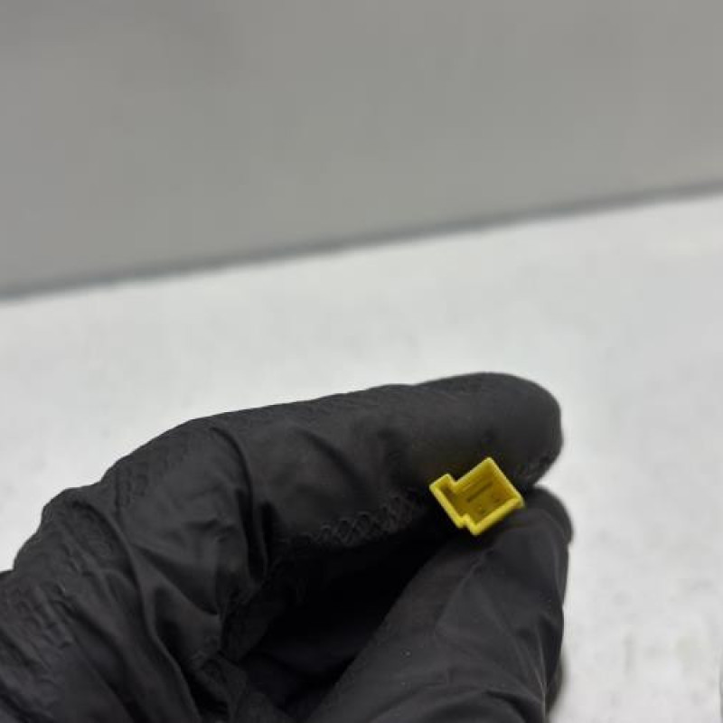 Attache ceinture avant gauche MERCEDES CLASSE C 203 COUPE SPORT Photo n°3