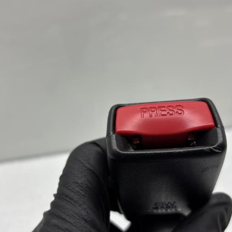 Attache ceinture arriere gauche RENAULT CAPTUR 1 Photo n°4