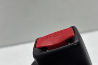 Attache ceinture arriere gauche RENAULT CAPTUR 1