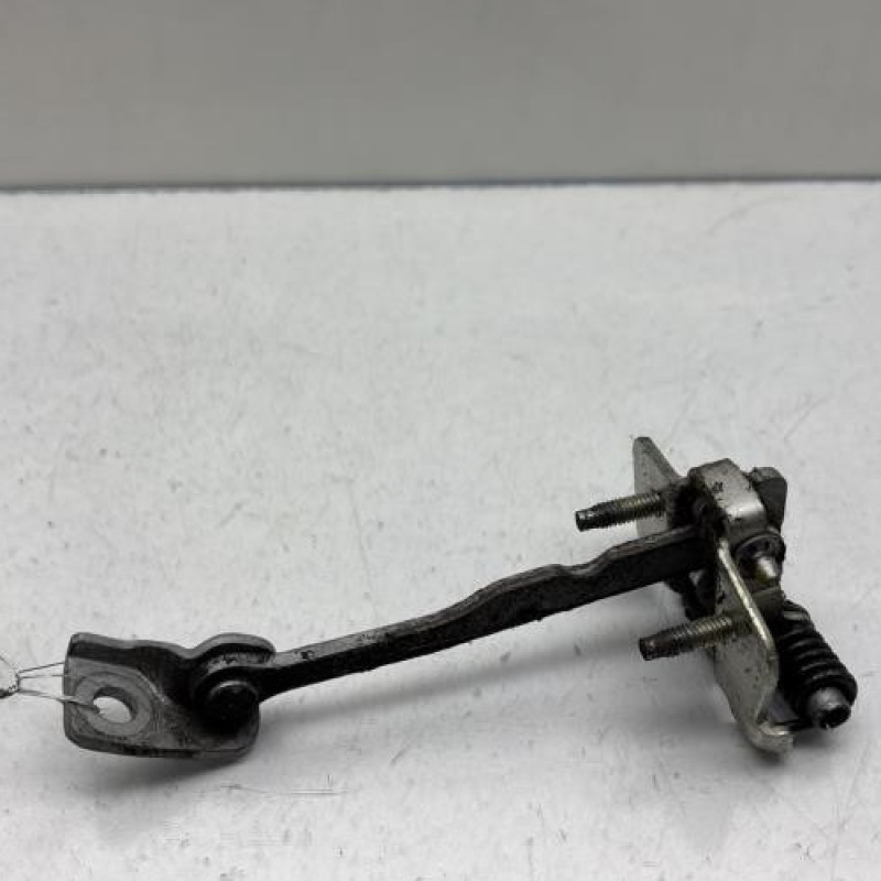 Arret de porte avant droit DACIA SANDERO 2 Photo n°1