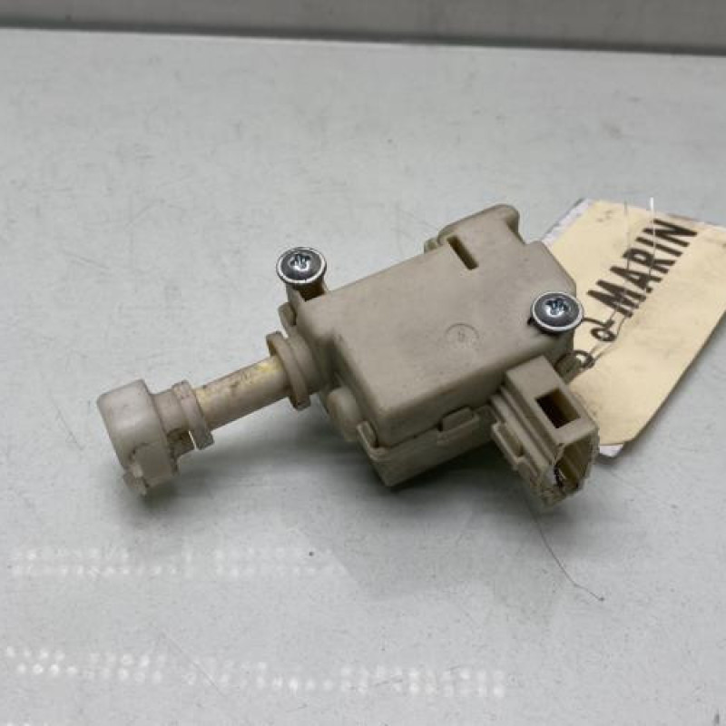 Actionneur verrou trappe d'essence VOLKSWAGEN GOLF 5 Photo n°2