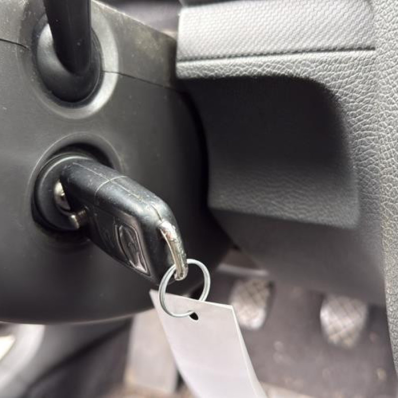 Actionneur verrou trappe d'essence VOLKSWAGEN GOLF 5 Photo n°19