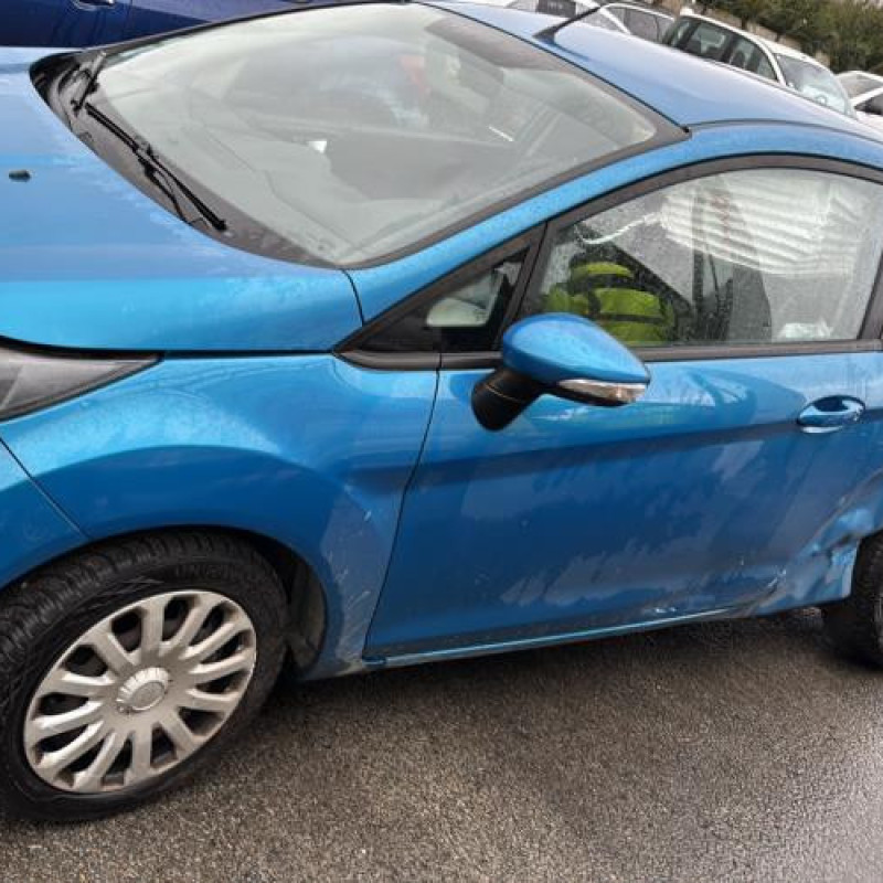 Attache ceinture arriere gauche FORD FIESTA 6 Photo n°10