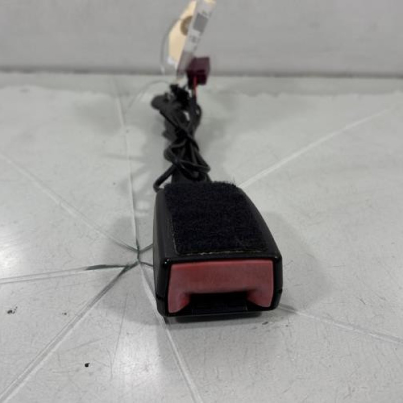 Attache ceinture avant droit FORD FIESTA 6 Photo n°4