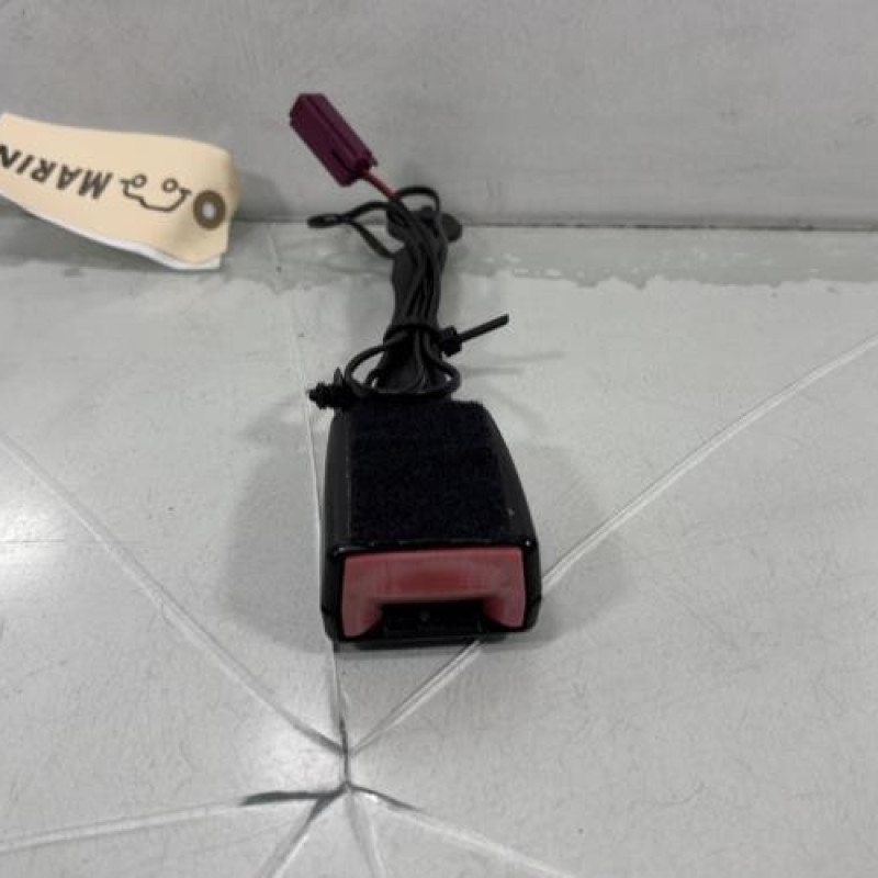 Attache ceinture avant gauche FORD FIESTA 6 Photo n°4