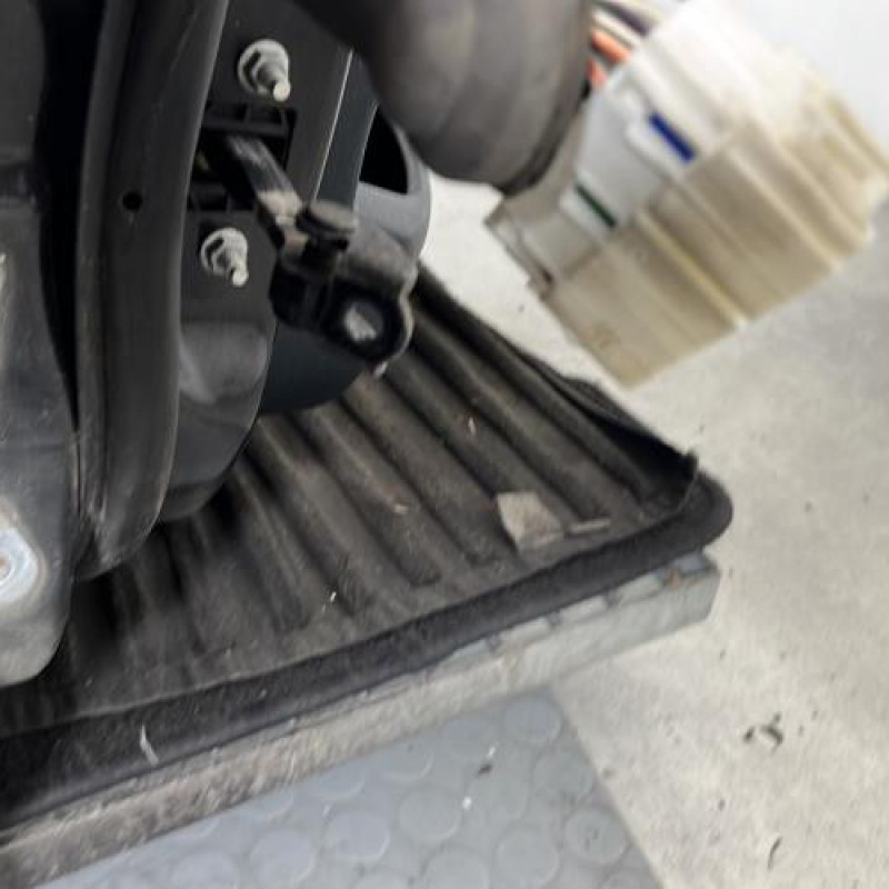 Porte avant droit FORD FIESTA 6 Photo n°6