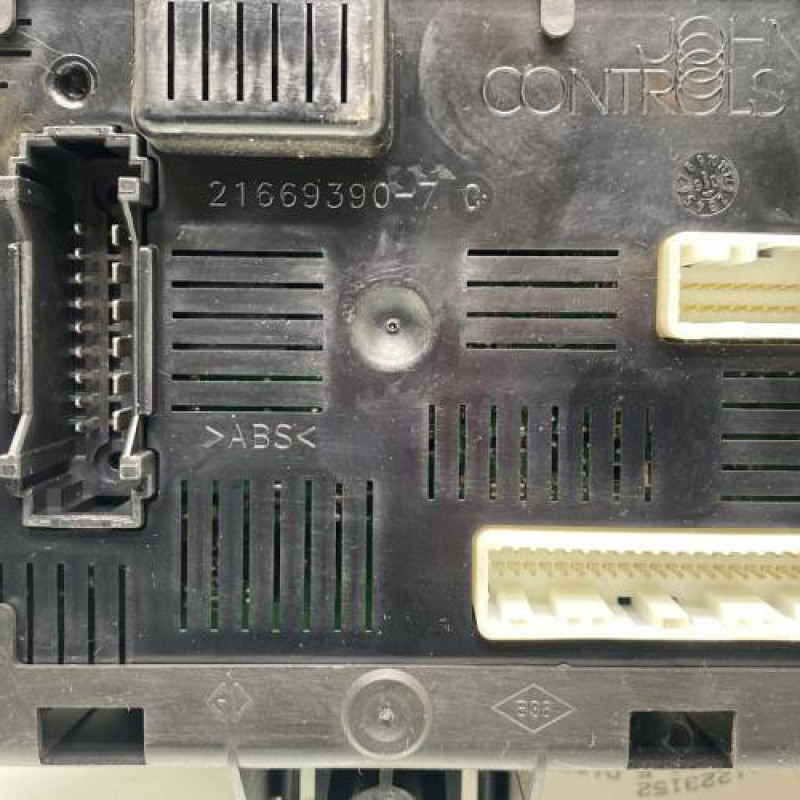 Boitier UCH RENAULT CLIO 3 Photo n°3