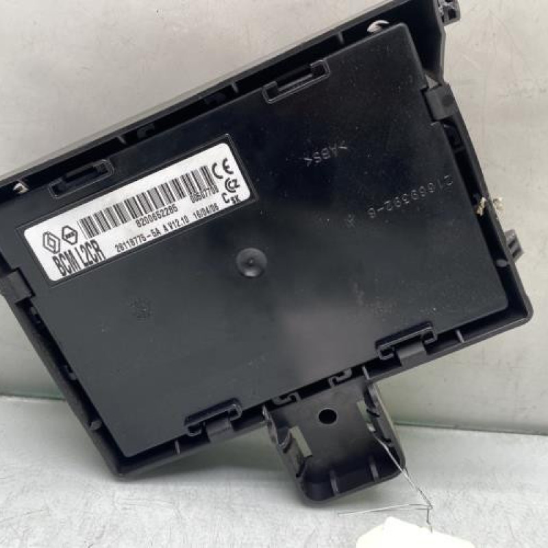 Boitier UCH RENAULT CLIO 3 Photo n°4