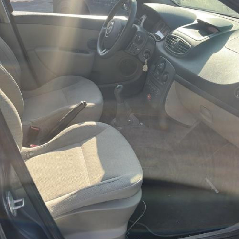 Boitier UCH RENAULT CLIO 3 Photo n°12