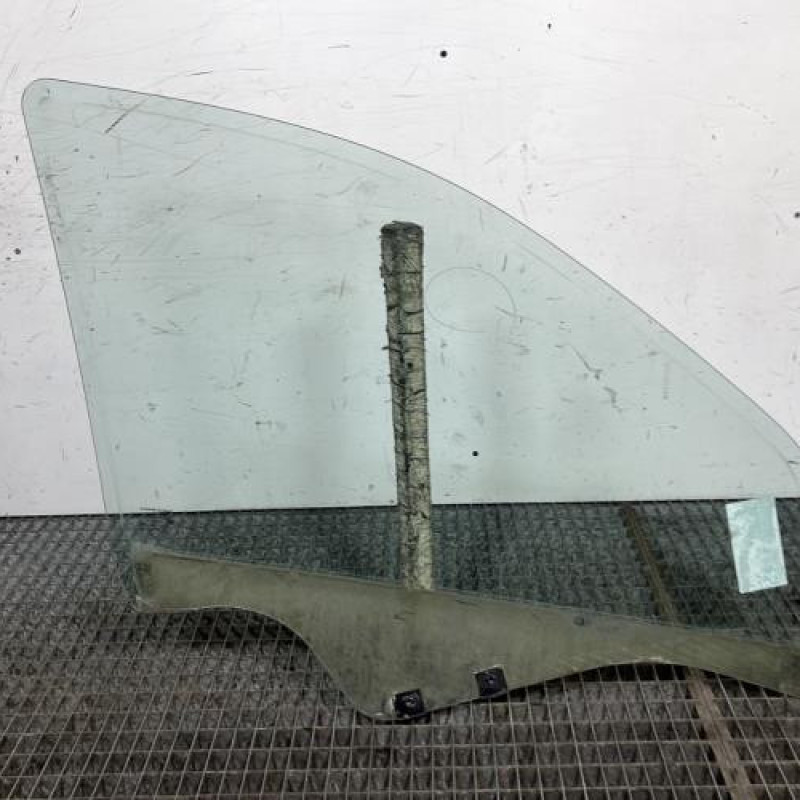 Vitre avant gauche DACIA LOGAN 1 Photo n°4