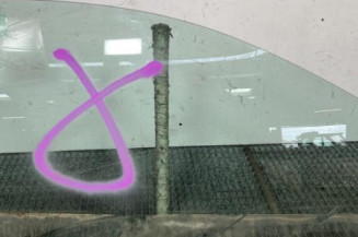 Vitre avant droit RENAULT CLIO 3 Photo n°1