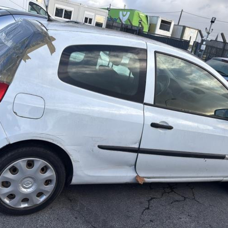 Vitre avant gauche RENAULT CLIO 3 Photo n°14
