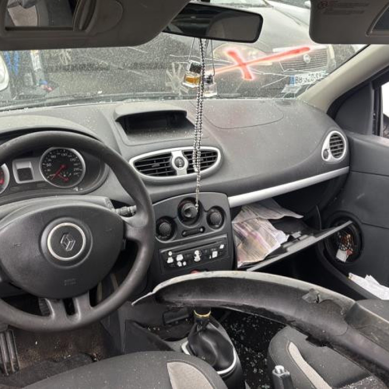 Vitre arriere droit RENAULT CLIO 3 Photo n°17