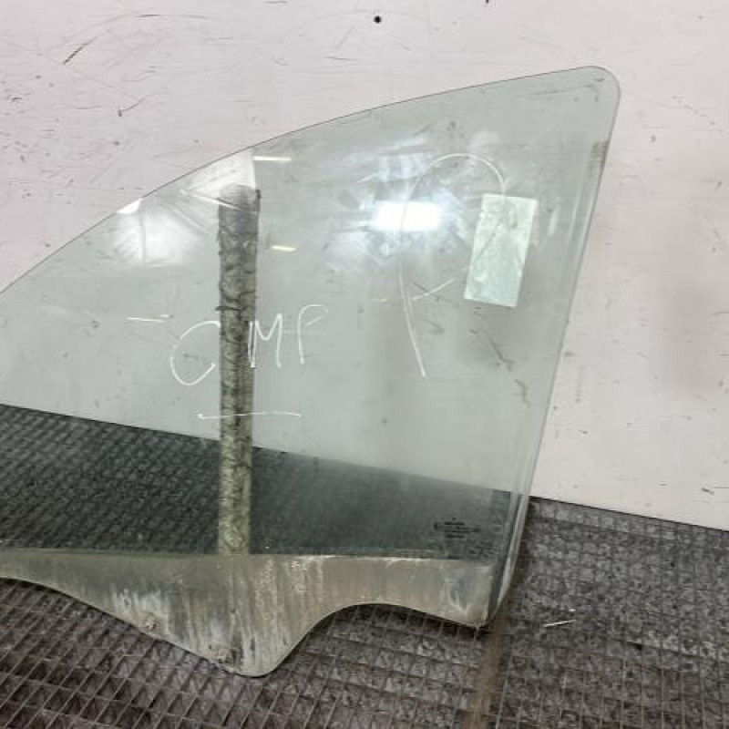 Vitre avant gauche DACIA SANDERO 1 Photo n°3